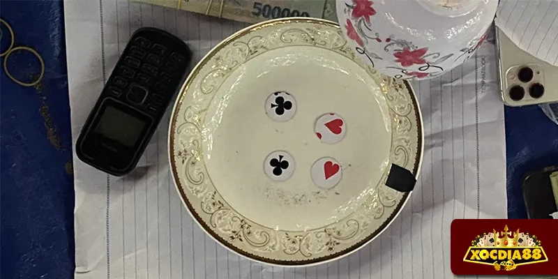 Bộ dụng cụ chơi xóc đĩa cơ bản